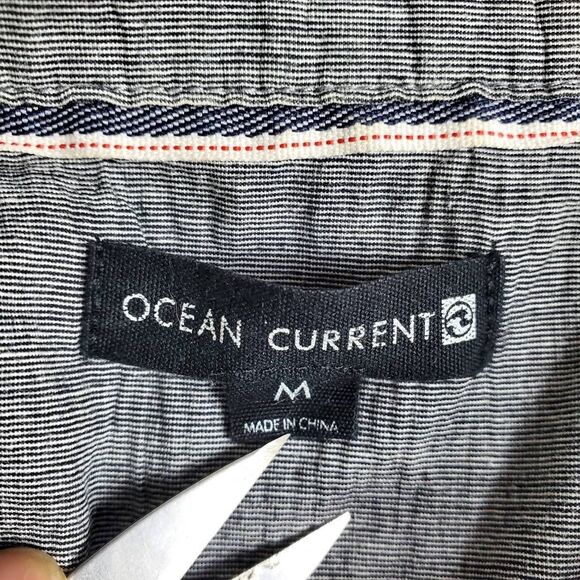 Ocean Current Men’s Button Up Shirt Medium Red Black Plaid Short Sleeve 100% Cot - Picture 4 of 6